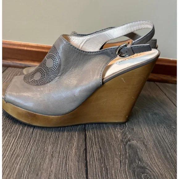 Coach Jade Wedge Platform Leather Laser Cut-out Open Peep Toe Taupe Gray W
11B - Picture 4 of 12